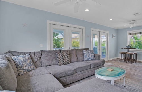 Miramar Beach Cottage | Pet Friendly Elevated Cottage-1 Block 2 Beach-Pool