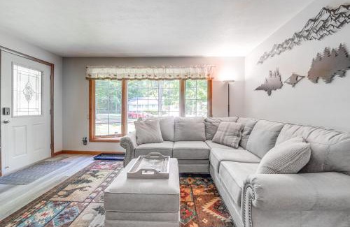 Pymatuning Central House | Pet-Friendly Espyville Home with Yard and Fire Pit!