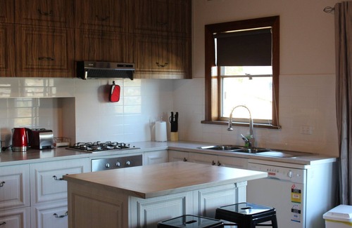 Castlemaine House | Pet friendly family home with great views.