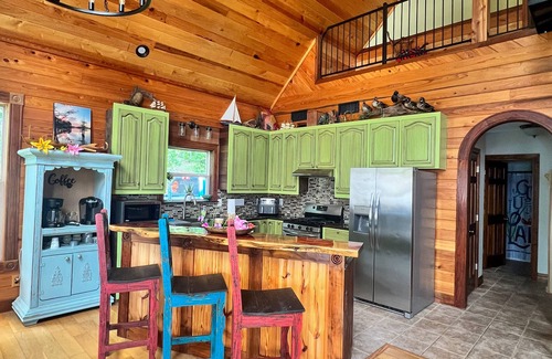 Deatsville Cabin | Pet Friendly+Fee