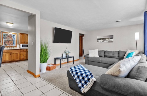 Menasha House | *Pet Friendly-Fenced In Yard* Centrally located in Fox Crossings/Menasha