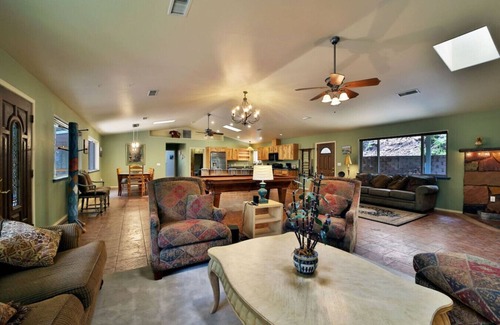 Prescott House | Pet Friendly *Fireplace *Grill *Family Friendly