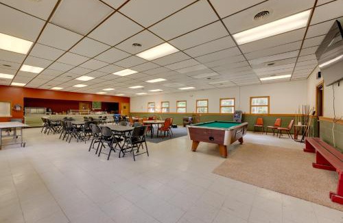 Hillsgrove House | Pet-Friendly Hillsgrove Cabin with Community Perks!