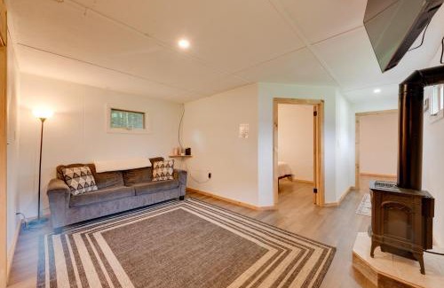 Hillsgrove House | Pet-Friendly Hillsgrove Cabin with Community Perks!