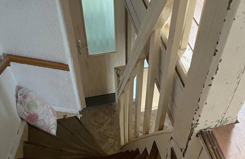 Lossatal House | Pet-Friendly Holiday Home "Haus 1" with Shared Garden & Wi-Fi