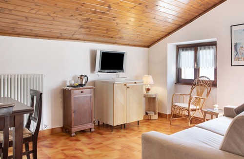 Teglio House | Pet-Friendly Holiday Home Casa Placida with Mountain View & Garden