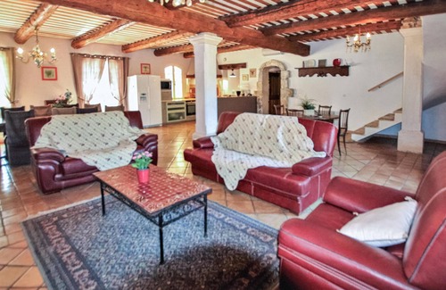 Apt House | Pet friendly home in Apt