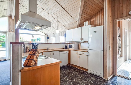 Østerskov House | Pet friendly home in Humble with WiFi