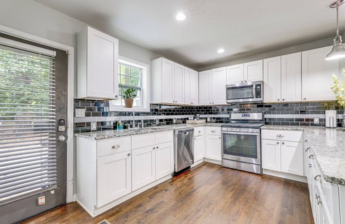 Atlanta House | Pet-Friendly Home w/Hot Tub in Atlanta!