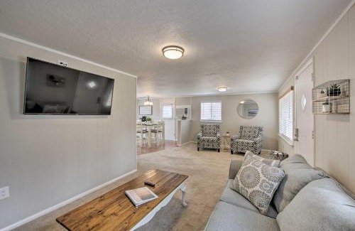 Jefferson House | Pet-Friendly Jefferson Retreat Less Than 1 Mi to Lake!