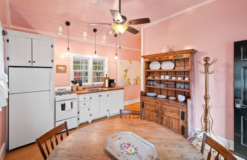 Batesville Cottage | Pet-Friendly Kent Cottage at Ivy Cottages
