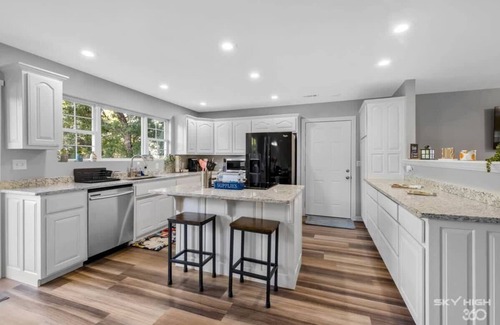 Beaver Shores House | Pet-friendly Lake Bungalow - 3 blocks to Beaver Lake