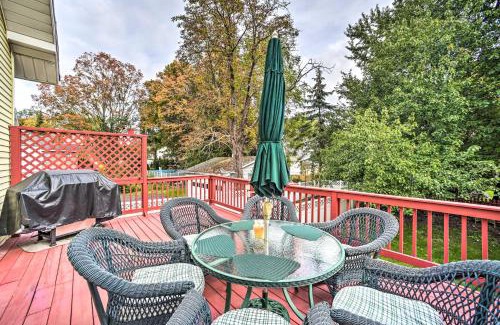Latham House | Pet-Friendly Latham Retreat about 7 Mi to Albany!