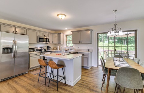 Gilman House | Pet-Friendly Lebanon House w/Lake Access!