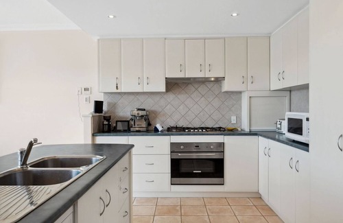 Wannanup House | Pet Friendly Luxe Waterfront Retreat with Jetty