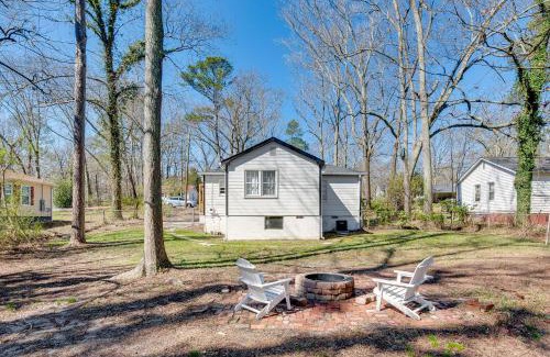 Mableton House | Pet-Friendly Mableton Home with Grill and Fire Pit!