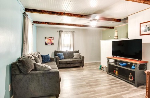 Ontonagon House | Pet-Friendly Michigan Getaway with Porch and Kayaks!