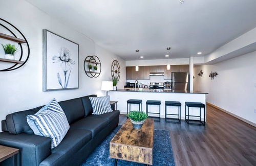 North Beacon Hill Apartment | Pet Friendly✬Min to Rail✬Balcony+Rooftop Views✬Fast Wifi✬W/D