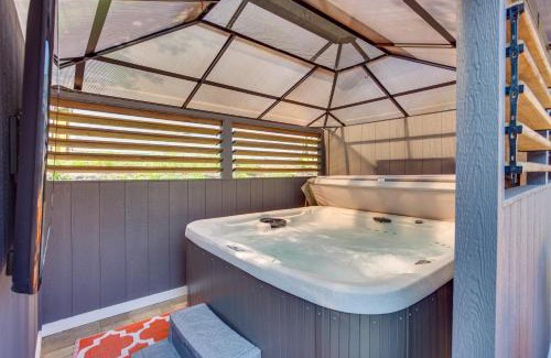Southwest Minneapolis House | Pet-Friendly Minneapolis Home about 8 Mi to Downtown!