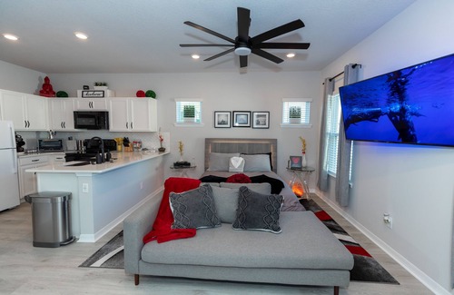 Colonialtown South House | Pet Friendly Modern Zen Studio Retreat w/Hot Tub! by RedAwning