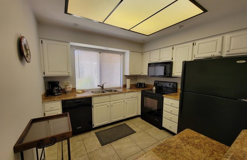Casas Adobes House | Pet Friendly Omni Golf Course Views from Open floor plan with yard-garage