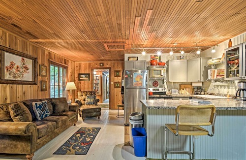 Harbor Springs Cottage | Pet-Friendly 'One Crow Cottage' in Harbor Springs!