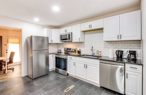 Lenexa Condo | Pet-Friendly Overland Park Condo with Pool Access!