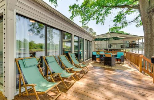 Southmont House | Pet-Friendly Paradise with Private Dock in Lexington