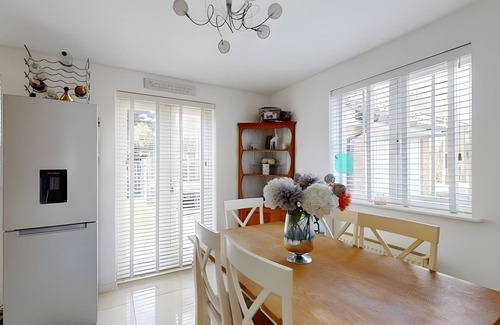 Stodmarsh House | Pet Friendly - Parking - 3 Bedrooms - 6 Guests