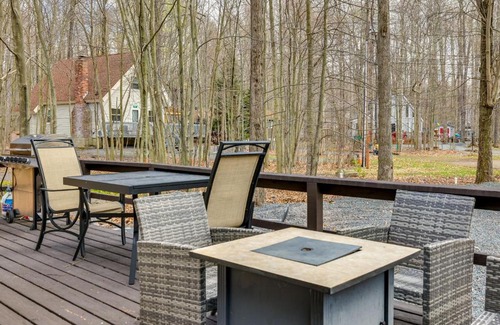 Thornhurst House | Pet-Friendly Pocono Lake Home with Fire Pit and Deck!