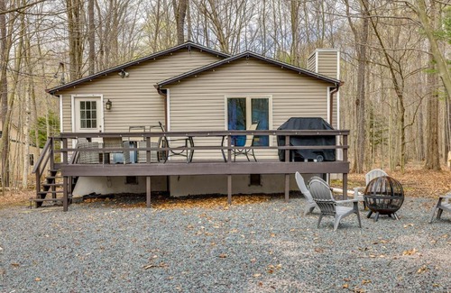 Thornhurst House | Pet-Friendly Pocono Lake Home with Fire Pit and Deck!