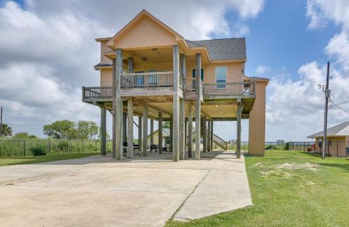Lakeview Jefferson County House | Pet-Friendly Port Arthur Retreat with Fishing Pier!