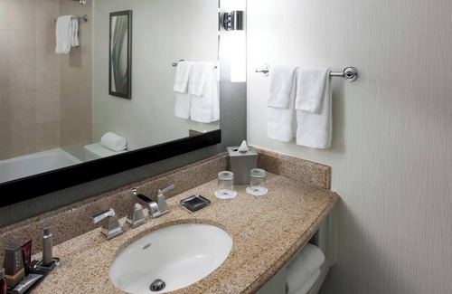 Fairfax Hotel | Pet-Friendly Room with Fitness Center Close to Fairfax Museum & Visitor Center