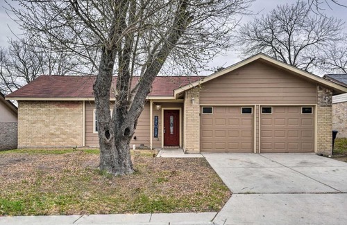 Heritage House | Pet-Friendly San Antonio Home with Yard and Patio!