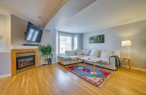 Licton Springs House | Pet-Friendly Seattle Townhome Less Than 1 Mile to Lake!