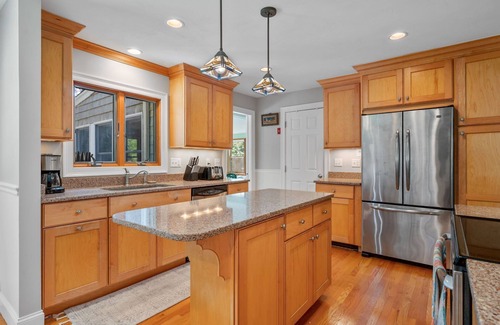 Orleans House | Pet Friendly, Sleeps 4, Huge Back Yard, Skaket Beach