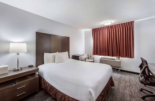 Grants Pass Hotel | Pet-Friendly Stay at Red Lion Inn & Suites Grants Pass! Near Rogue River, Pool!
