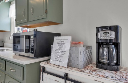 Oak Grove House | Pet-Friendly Stay & EV Ready | Sleeps 6 Plus