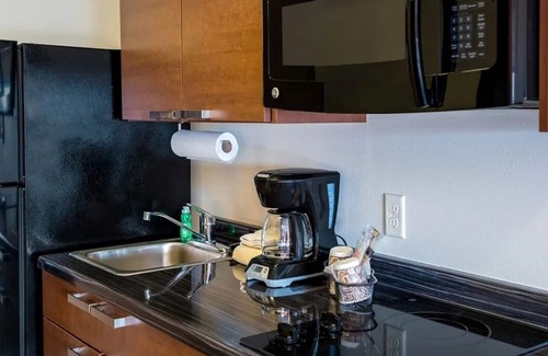 Billings Hotel | Pet-Friendly Stay w/Kitchen Near Moss Mansion, Trails & Downtown Billings