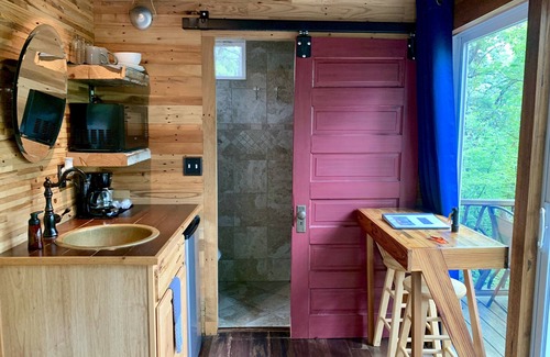 Dahlonega Cabin | Pet-Friendly Sunrise Eco Container Cabin in the North Georgia Mountains
