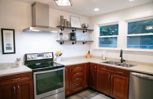 Stevensville House | Pet Friendly, Sunset Ridge, Sleeps 8