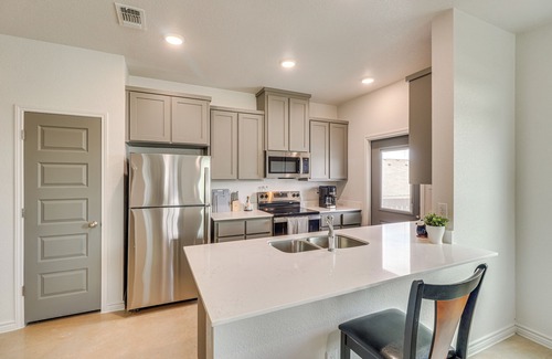 Temple House | Pet-Friendly Temple Townhome: 6 Mi to Water Park