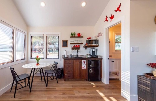 Elm Mott Ski Chalet | Pet Friendly The Cardinal Cabin 15MIN to Magnolia