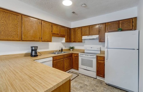 Harbison Apartment | Pet friendly unit in heart of town, near hospital