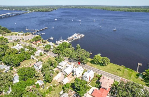 Palatka House | Pet friendly water front home in Palatka South Historic District with private dock that sleeps 8
