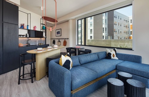 Cole Apartment | Pet Friendly + Well Equipped Corner Suite