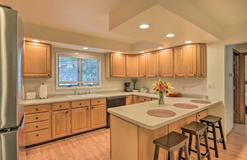 Whitefish Bay House | Pet-Friendly Whitefish Bay Getaway w/Large Yard!
