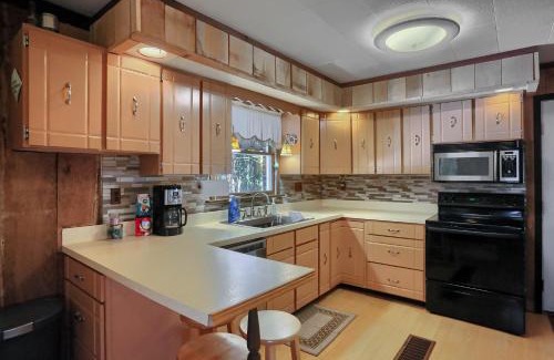 Brookville House | Pet Friendly Wi-fi Firepit Tv
