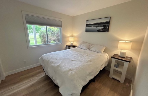 Okanagan-Similkameen House | Pet friendly winter rental on 2 manicured acres!