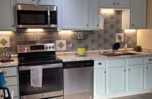 Edgewater House | Pet Friendly with no pet fees and pool access " The Riverwalk cottage"